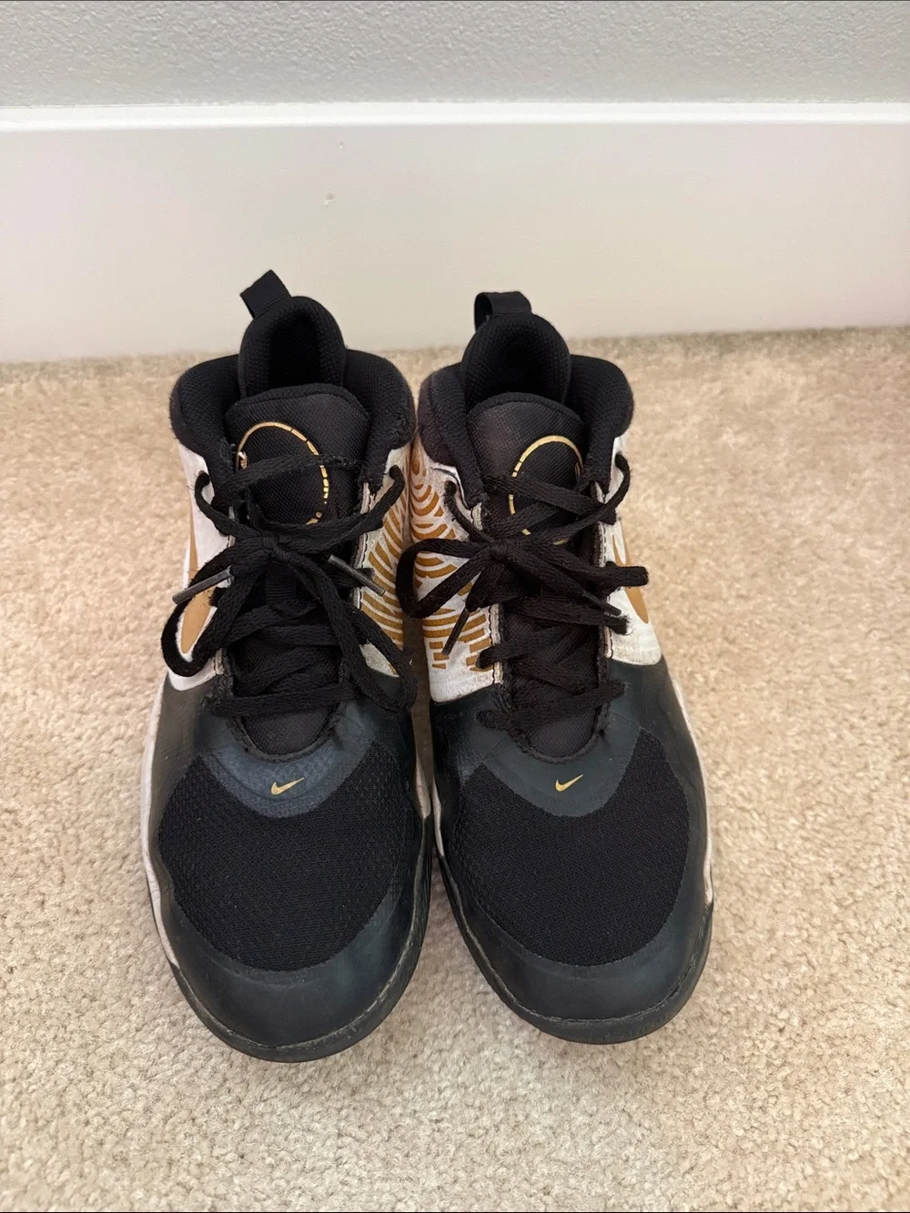 Boys size 5 Nike Black White Gold High-Top Sneakers